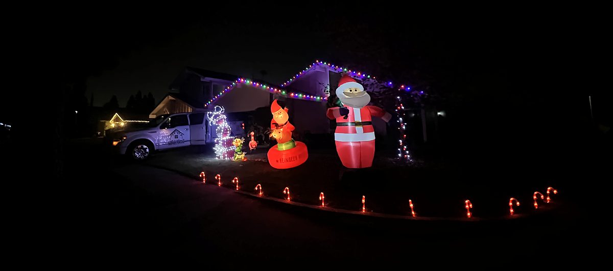Multicolor roofline and yard display